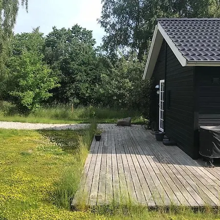 Only 400 Meters From The Water Is Lovely And Cozy In A Lovely Area, Holiday home *