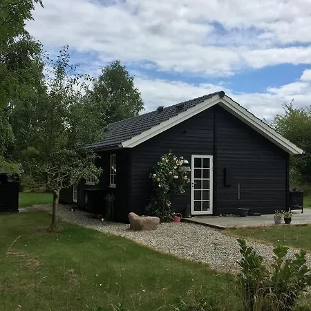 Only 400 Meters From The Water Is Lovely And Cozy In A Lovely Area, Holiday home Hundested